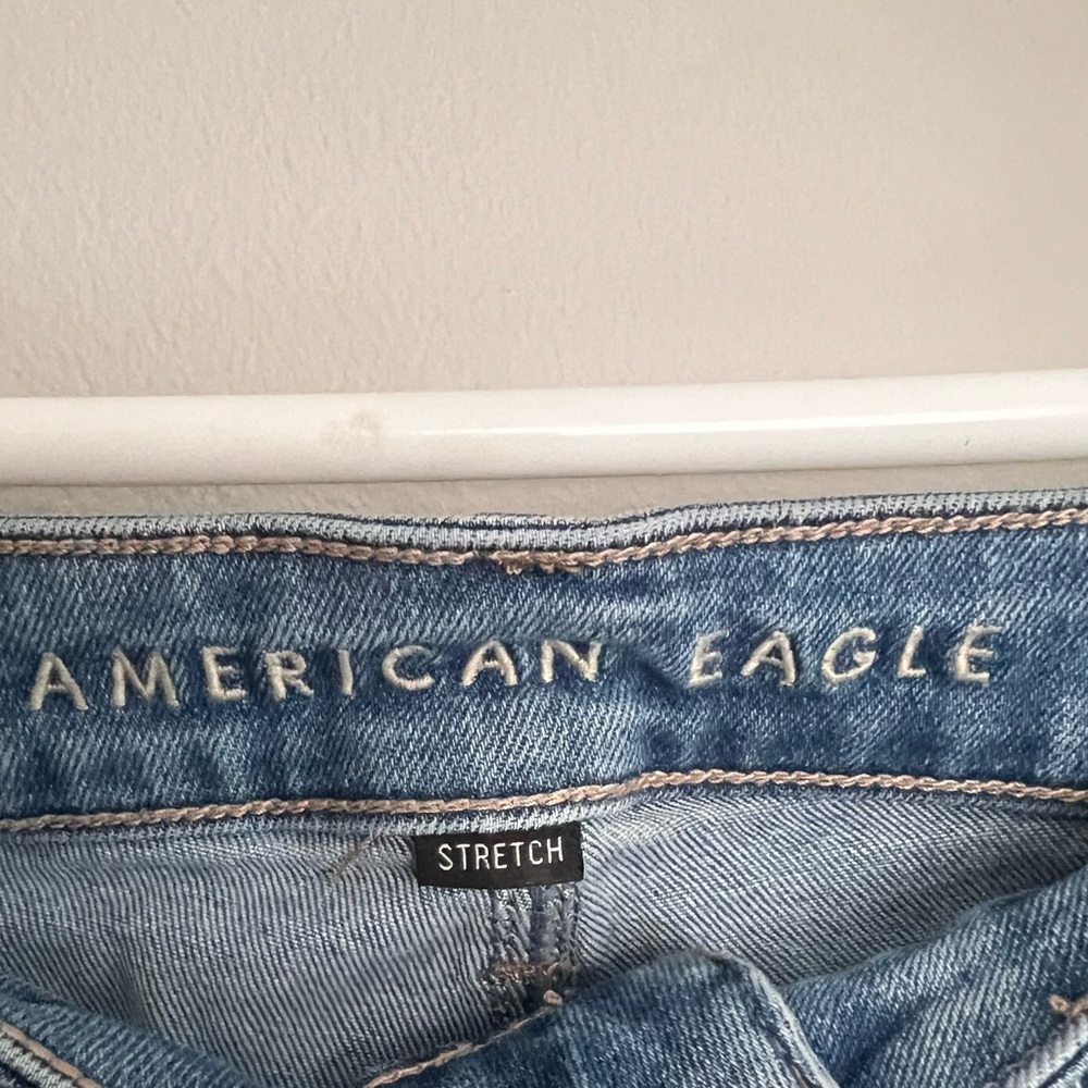 American Eagle Outfitters Super Hi Rise Flare Stretch Distressed Shorts Size 8 - Picture 4 of 7
